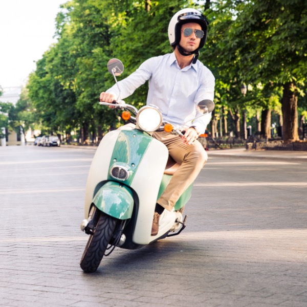 Helmplicht voor snorscooter en snorfiets ingevoerd